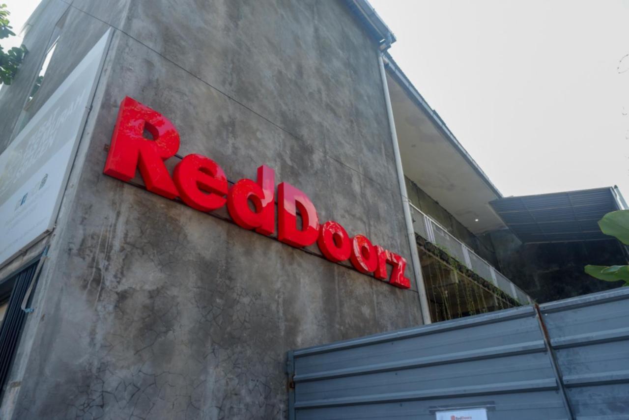 Reddoorz Near Jumbo Mall Sragen Kültér fotó